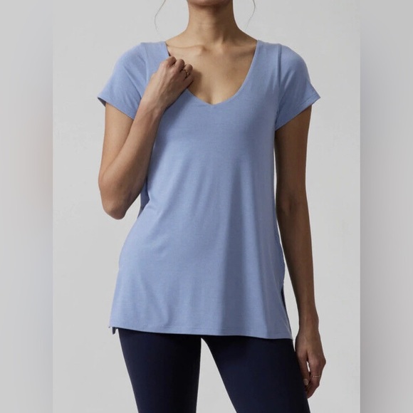 *NWT* Athleta Essence Support Top in blue - Picture 2 of 7
